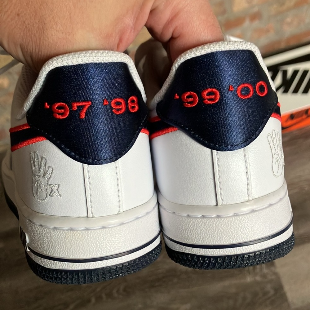 Nike - Picture 16 of 17